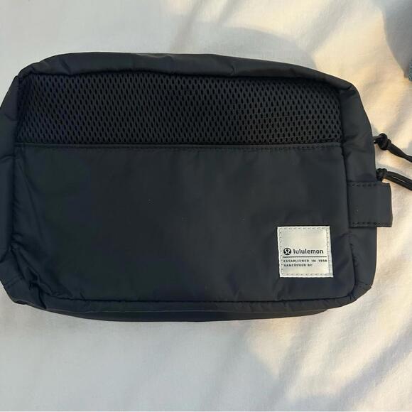 Lululemon Athletica Patch Logo Travel Kit 5l - Picture 1 of 5